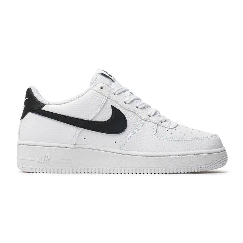 NIKE AIR FORCE 1 ’07 TRAINERS IN WHITE AND BLACK
