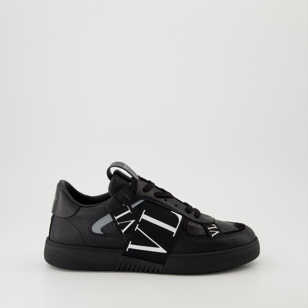 Valentino Garavani VL7N Sneaker Low Top – Black White Black