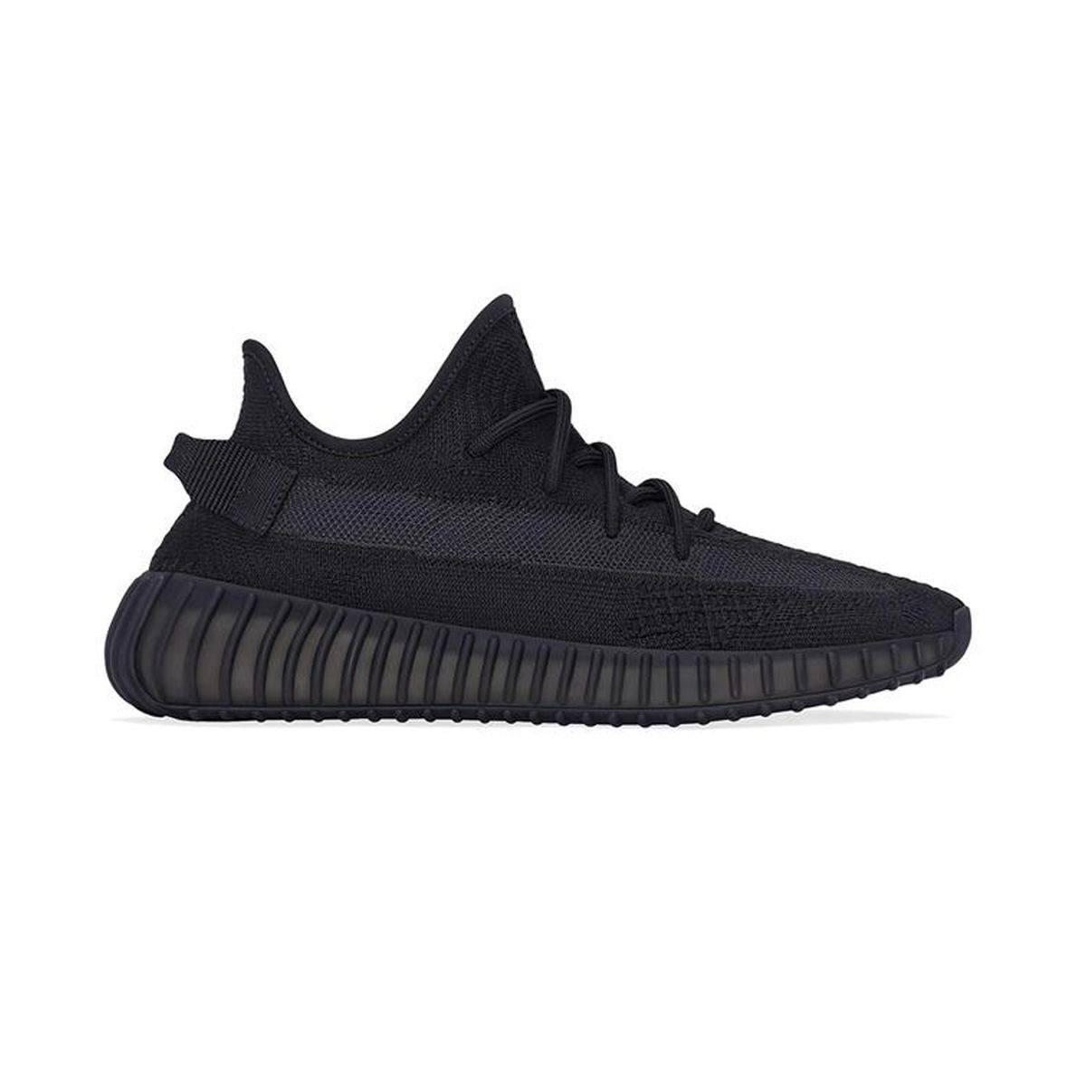Yeezy 350 V2 in black
